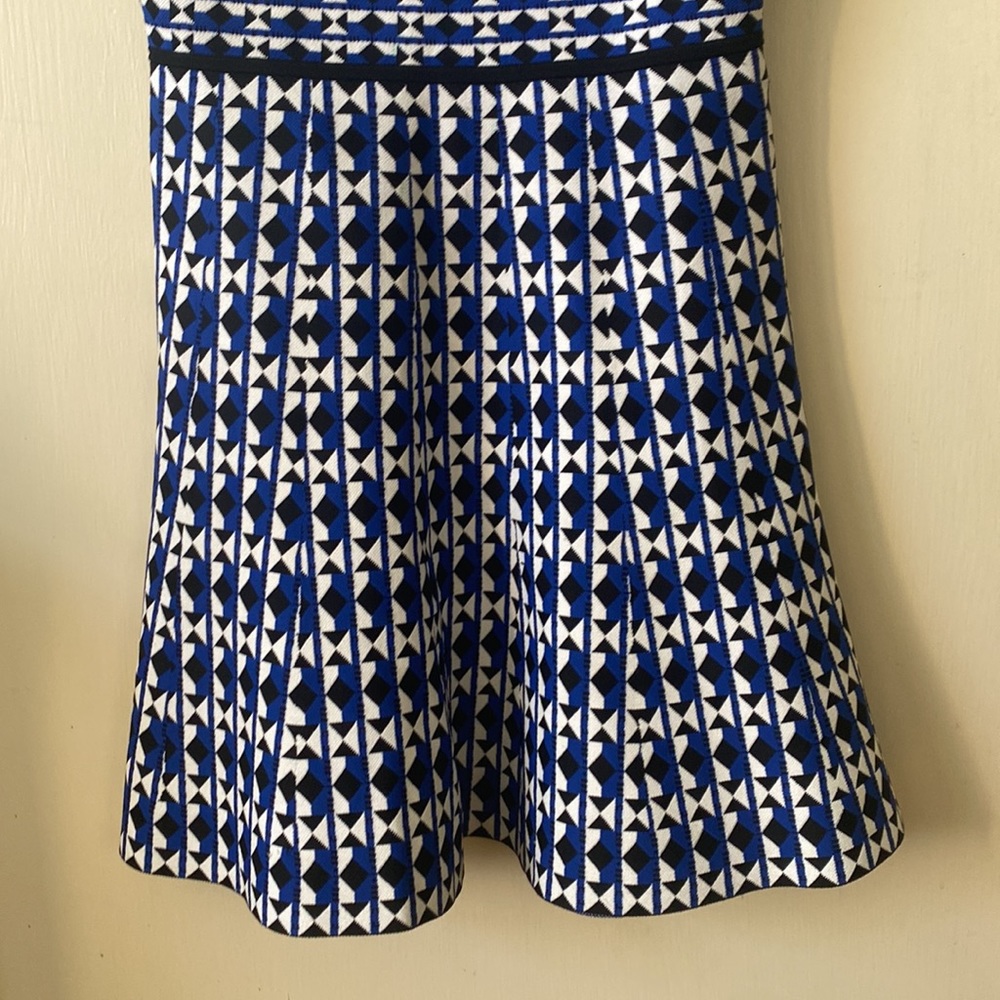 BCBG MAXAZRIA Y2K blue/black/white print knit mini jumper/dress, Size S - Picture 6 of 8